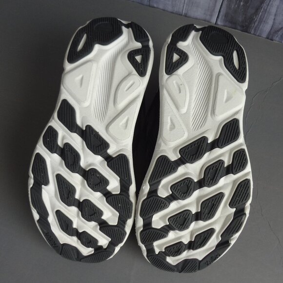 SIZE 8.5. HOKA One One Clifton 9 athletic sneakers shoes. - Picture 10 of 16